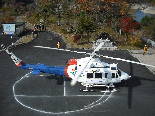 消防防災ヘリコプター送水訓練